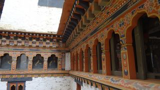 行政機関がないゾンなので、どこかしっとりとして私のお気に入りです。