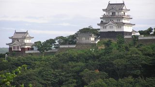 三方を海に囲まれた天然の要塞