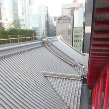 ５階からは歌舞伎座の屋根を見ることができます。