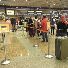 チェックインカウンター