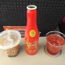 シンガポールスリングとミックスフルーツカップ（有料）