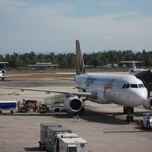プーケット国際空港にて