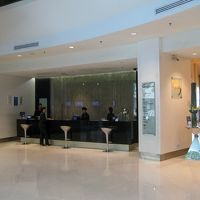 ロビーはシンプルで機能的ですが、お洒落感でもありました