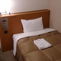 柔らかすぎず寝心地の良いベッド