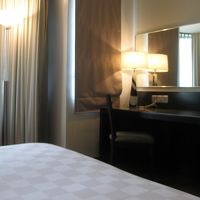 デスク横には小窓があるなど、仕事もしやすいですね