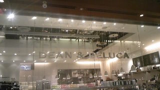 ミッドタウン地階の人気食品店