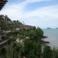 岬にビラタイプの建物が建ち並ぶ姿は壮観です