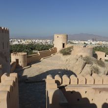 屋上からの眺め。遮るものがないので，陽射しが眩しい。
