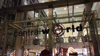 カウントダウン・イベントの会場であり、超巨大なデパート