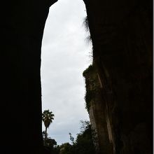 地面は平らですので安心してください。