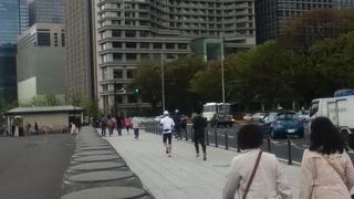 通り沿いに多くの観光スポットがある