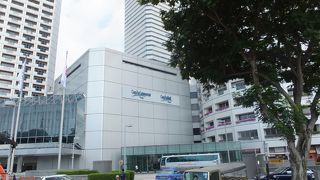 ブランドショップやレストランなどがあります