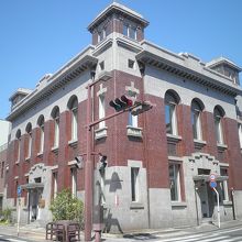 現在は空調メーカーの社屋兼ショールームになっています。