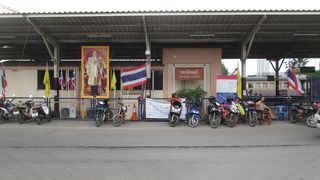 チャオプラヤー川の左岸