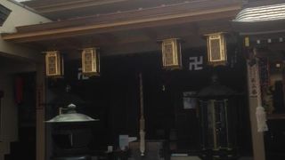 頭だけの菩薩様、暗がりの中でも迫力がありました。