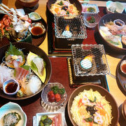 ご当地グルメ　炙り海鮮丼