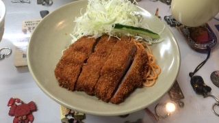 SLが料理を運びます