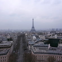 屋上からエッフェル塔方面を眺める
