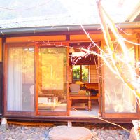 お庭から眺める蘭の部屋