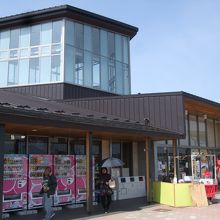 広場に屋台も出ていました