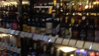 実際にラベルや色を目で確かめて買う楽しみ。