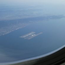 往路の左側の窓より、関西国際空港