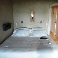 寝心地良いベッド。ベッドからも景色が見えます。