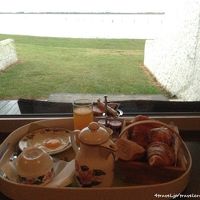 ルームサービスを希望すると外を眺めながら食事できます。