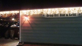 プールのある おしゃれなレストラン