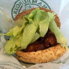 人気ナンバーワンのチャイニーズチキンバーガーです。