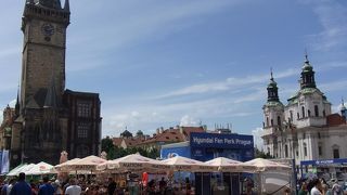 チェコの英雄が立つ広場