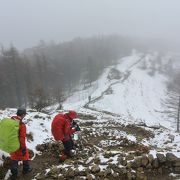 東京都最高峰、長い道のりを歩き…辿り着く頂上