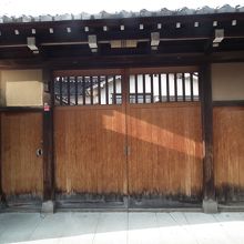 武士と合えそうな門構え