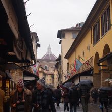 ドゥオモのクーポラもちょっとだけ見えます