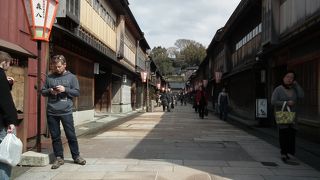 美しい紅殻格子の街並