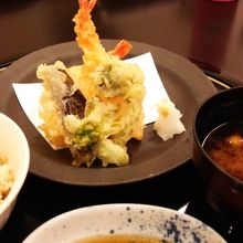 天ぷら・御飯・赤出し・香の物
