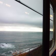 早川駅を過ぎてしばらくすると、海が良く見えます!