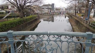 巴波川沿いの遊歩道は散策が楽しい