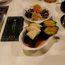 ナムル600円やオイキムチ550円　あとサムチュ650円