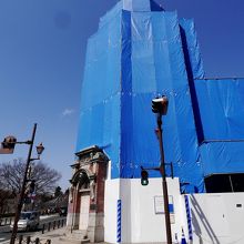 工事中の岩手銀行本店