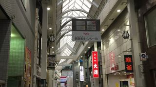 昔からのひなびた雰囲気がいい感じのアーケード