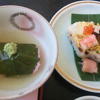 弥生御献立（竹の子入り春菜寿司、鯛桜しんじょう）