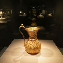 黄金の水差しです