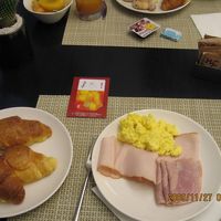 レストランで朝食バイキング