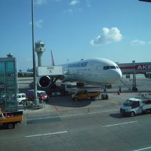 到着したボーイング777