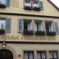 ２階の見えている窓は、すべて我々の部屋です！！