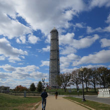 周囲はジョギングや散策する人のコースにもなっていました