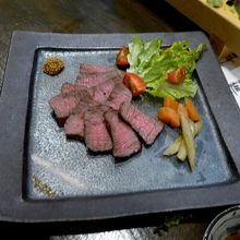 くびき牛の炙りロースト1380円