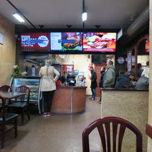 店内はそれほど広くありません