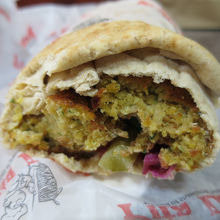 これがファラフェルのラップサンドです